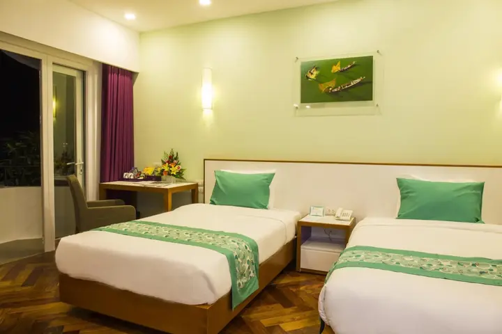 Хюэ: ÊMM Hotel Hue