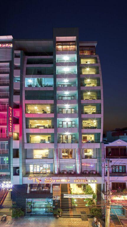 Нячанг: The Summer Hotel