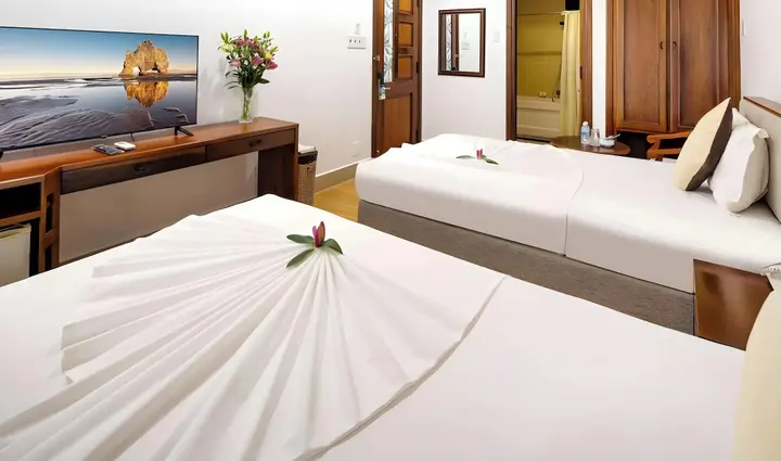 Нячанг: The Summer Hotel