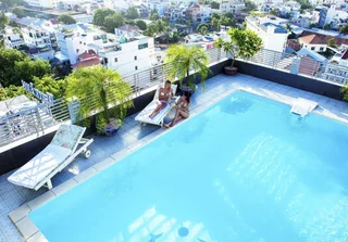 Нячанг: The Summer Hotel