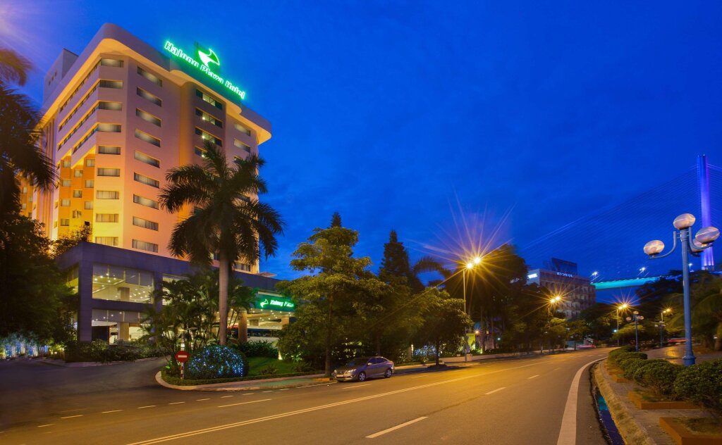 Халонг: Отель Halong Plaza