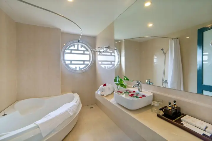 Хойан: Aurora Riverside Hotel and Spa