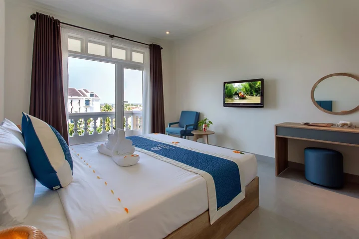 Хойан: Aurora Riverside Hotel and Spa