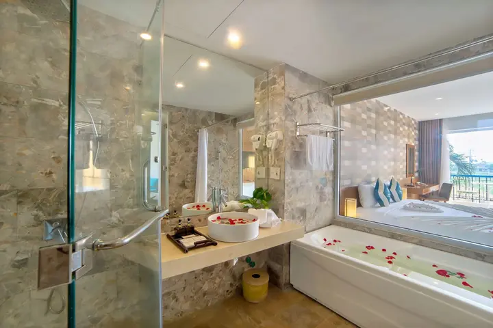 Хойан: Aurora Riverside Hotel and Spa