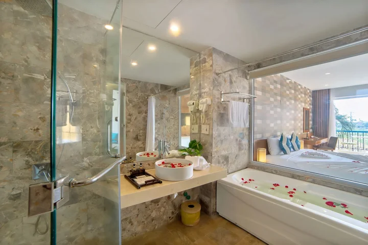 Хойан: Aurora Riverside Hotel and Spa
