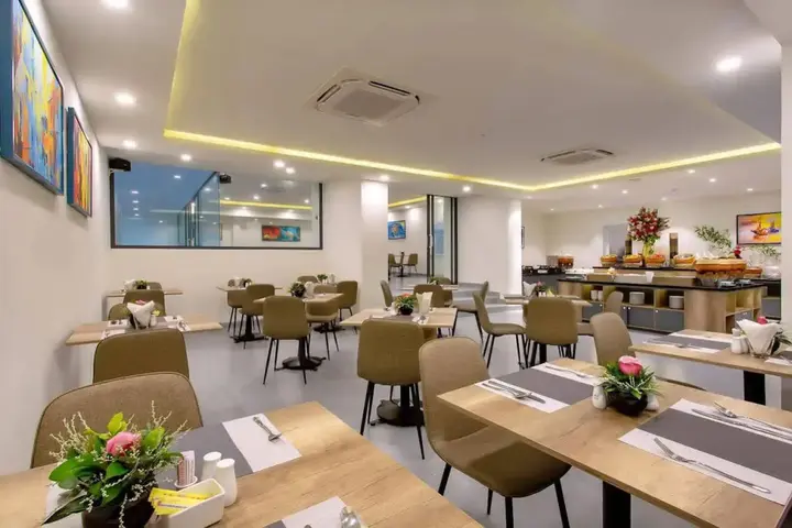 Хойан: Aurora Riverside Hotel and Spa