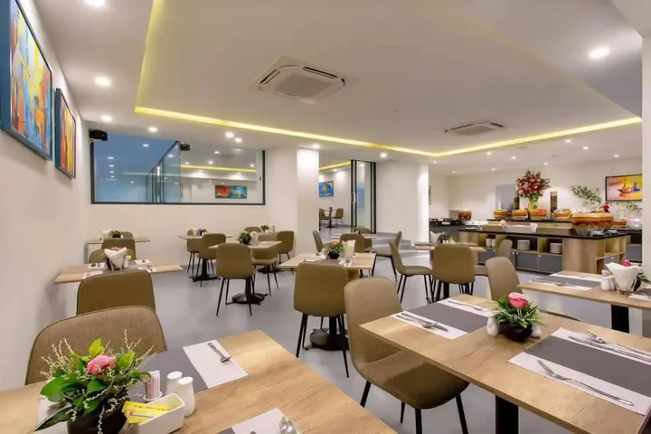 Хойан: Aurora Riverside Hotel and Spa