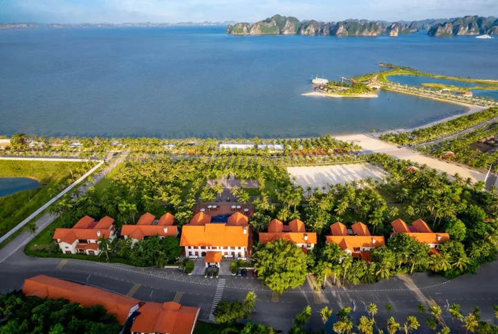 Халонг: Tuan Chau Resort Ha Long