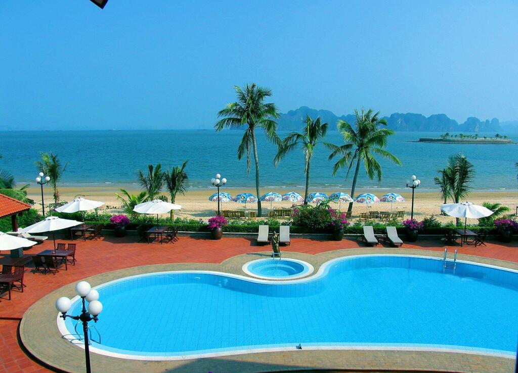 Халонг: Tuan Chau Resort Ha Long