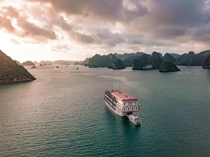 Халонг: Heritage Line Ginger Cruise – Ha Long Bay & Lan Ha Bay