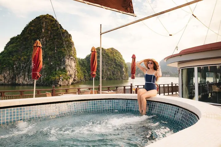 Халонг: Heritage Line Ginger Cruise – Ha Long Bay & Lan Ha Bay