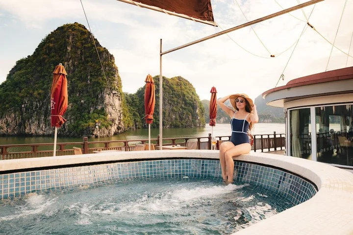 Халонг: Heritage Line Ginger Cruise – Ha Long Bay & Lan Ha Bay