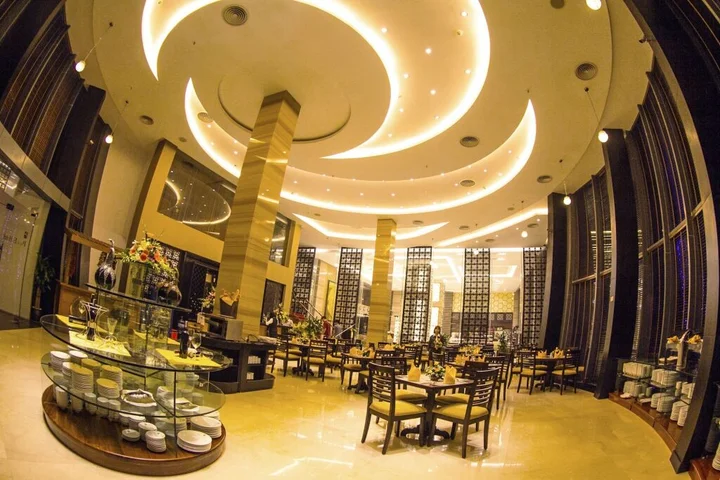 Халонг: Halong Palace Hotel