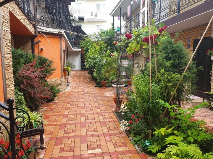 Анапа: Guest House "At Irina"