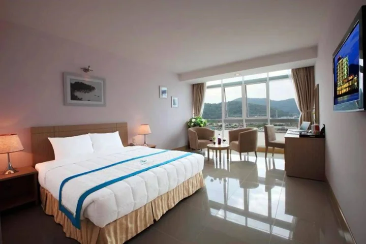 Хатин: River Hotel