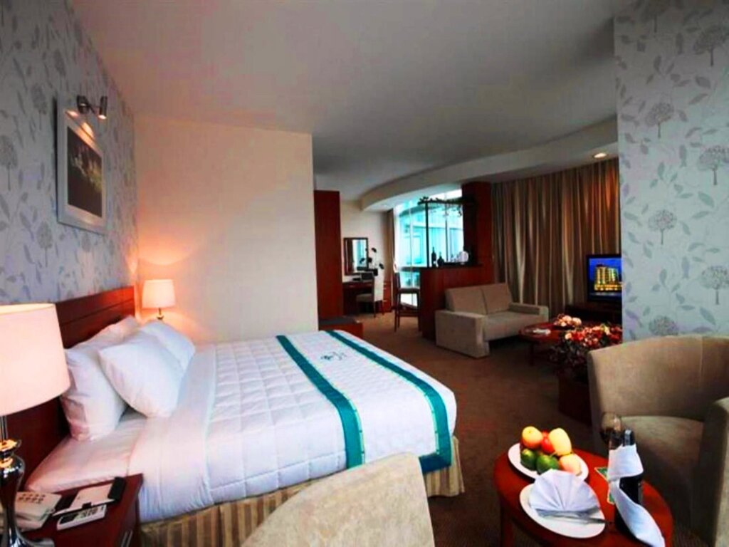 Хатин: River Hotel