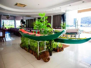 Хатин: River Hotel