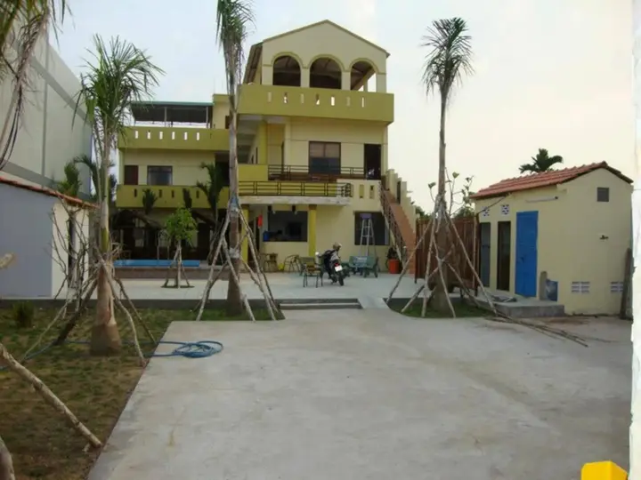 Бенче: Oasis Hotel