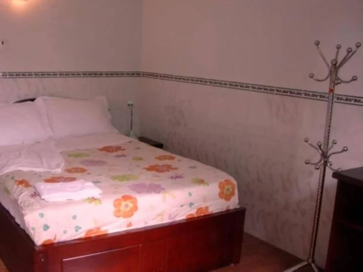 Бенче: Oasis Hotel
