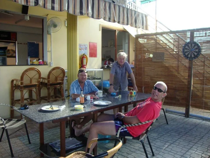 Бенче: Oasis Hotel