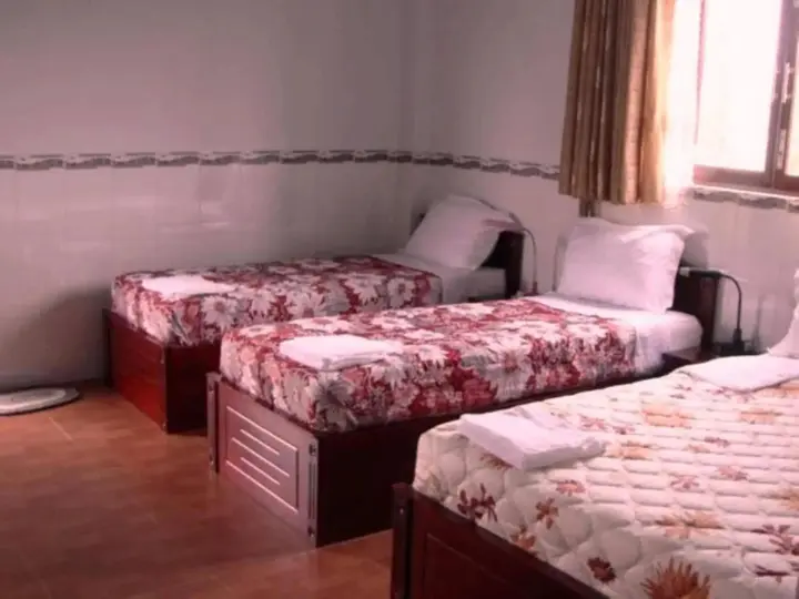 Бенче: Oasis Hotel