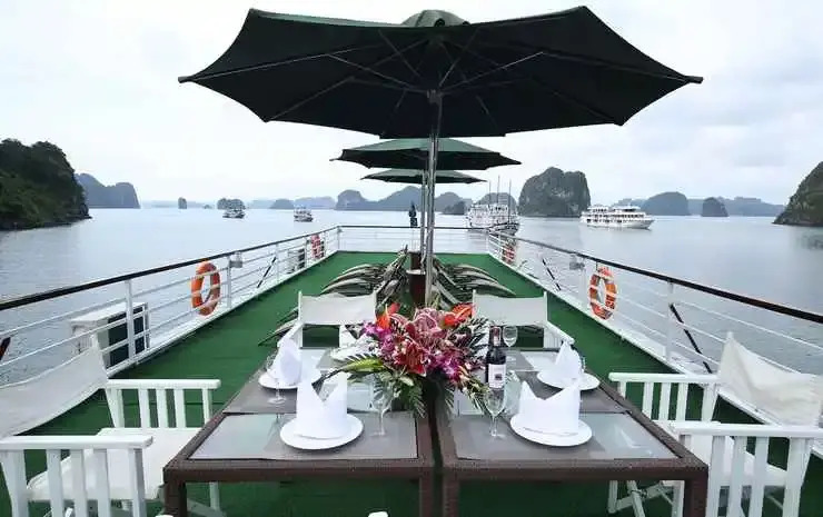 Халонг: Legend White Dolphin Cruise