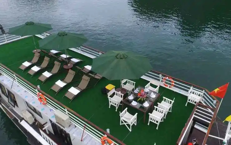 Халонг: Legend White Dolphin Cruise