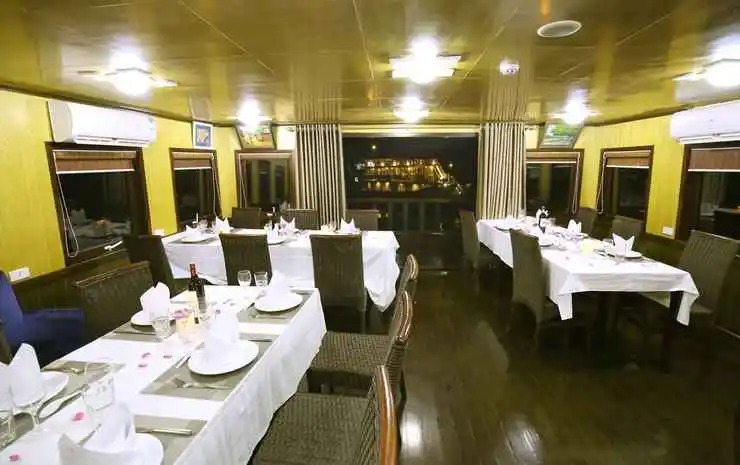 Халонг: Legend White Dolphin Cruise