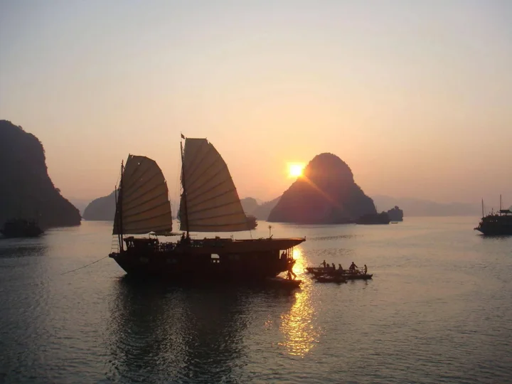 Халонг: Halong Paloma Cruise