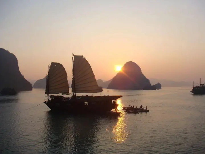 Халонг: Halong Paloma Cruise