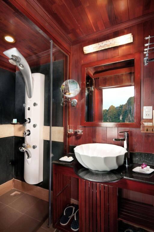 Халонг: Halong Paloma Cruise