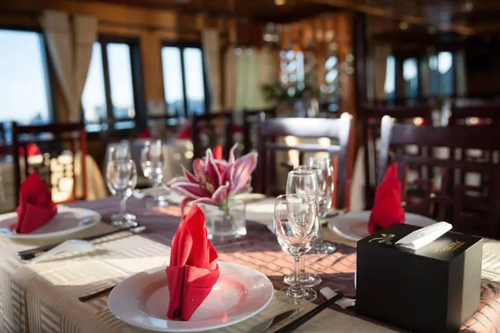 Халонг: Halong Paloma Cruise