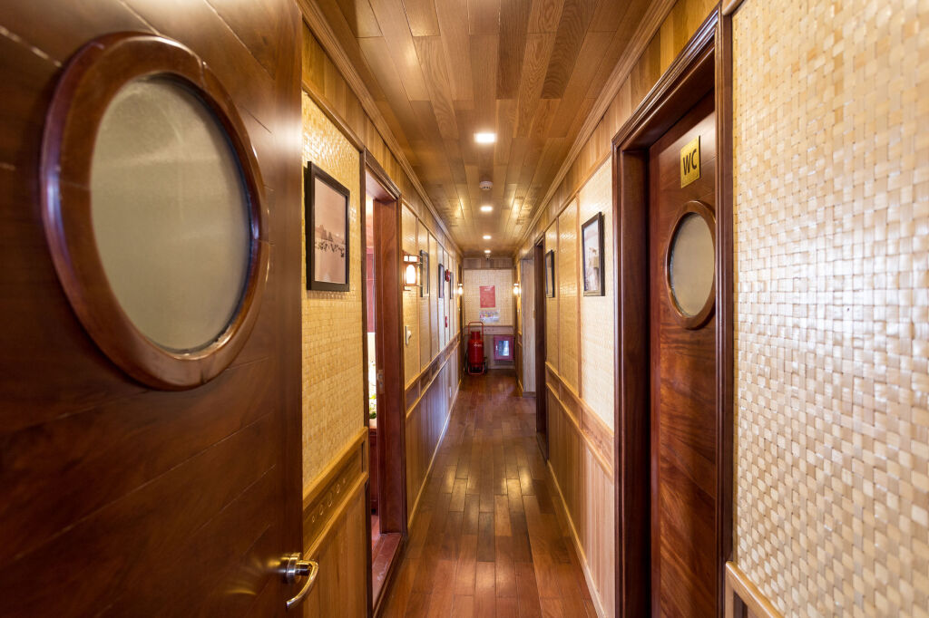 Халонг: Bhaya Halong Cruises