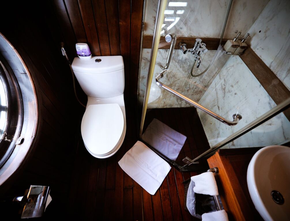 Халонг: Bhaya Halong Cruises