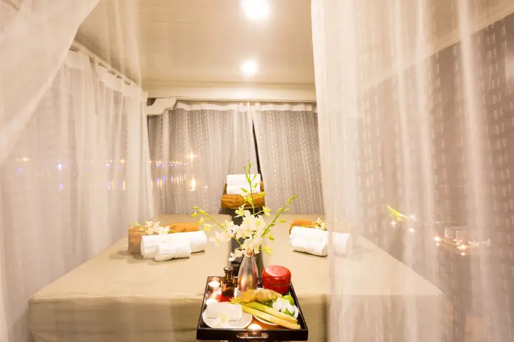 Халонг: Bhaya Halong Cruises