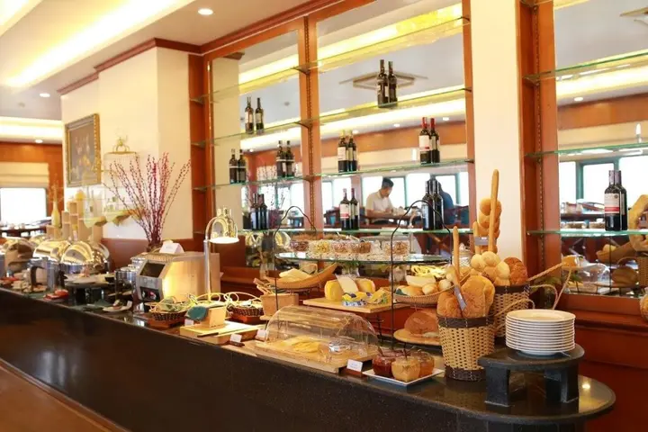 Хайфон: The Tray Hotel
