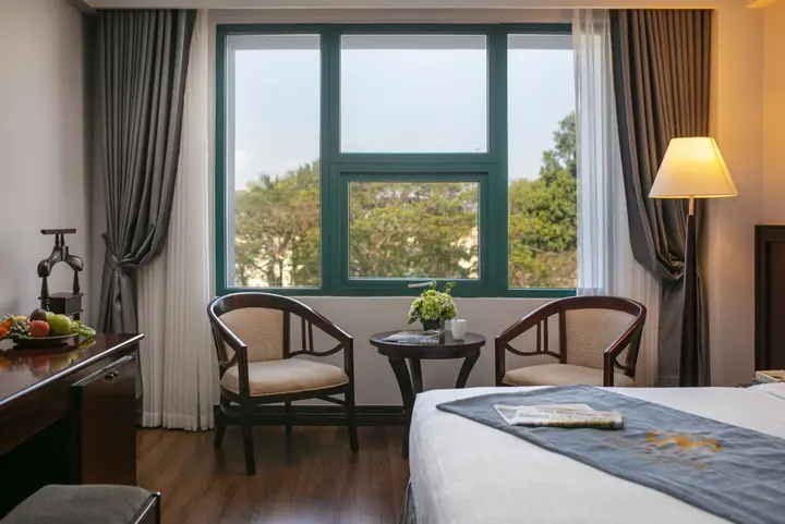 Хайфон: The Tray Hotel