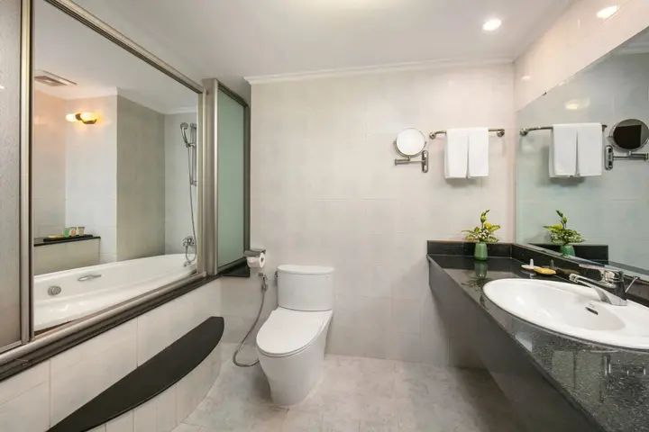 Хайфон: The Tray Hotel