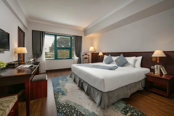 Хайфон: The Tray Hotel