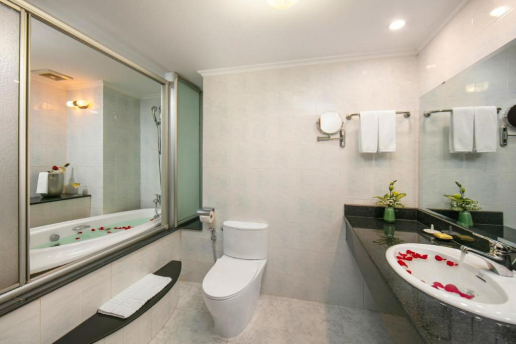 Хайфон: The Tray Hotel