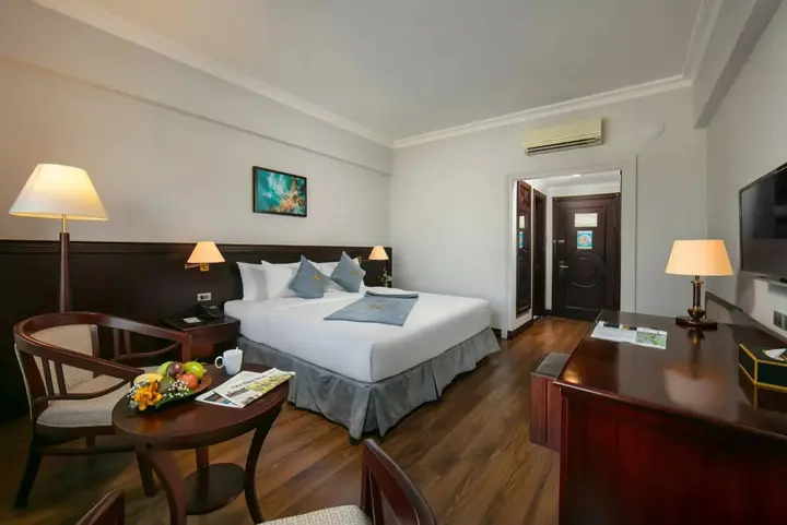 Хайфон: The Tray Hotel