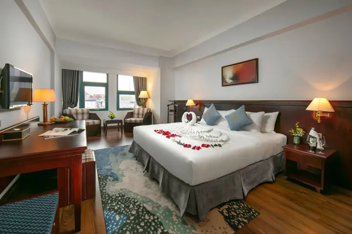 Хайфон: The Tray Hotel