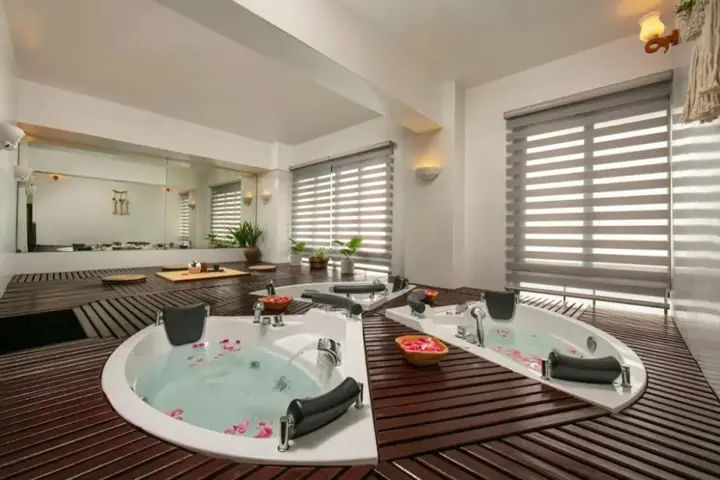 Хайфон: The Tray Hotel