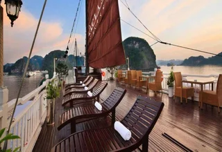 Халонг: HaLong Canary Cruise