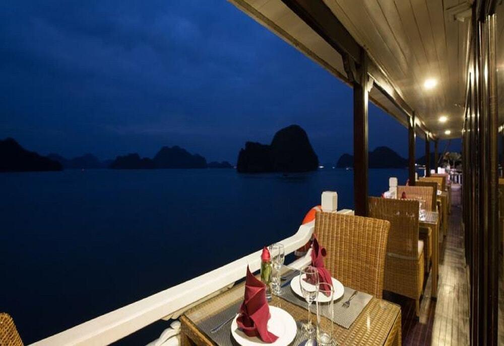 Халонг: HaLong Canary Cruise