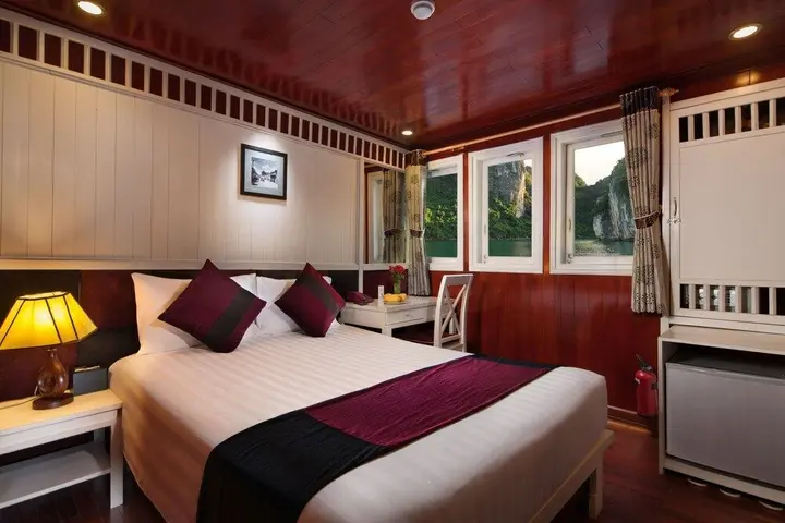 Халонг: HaLong Canary Cruise