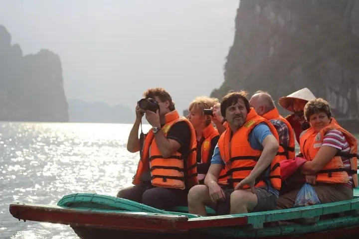 Халонг: HaLong Canary Cruise