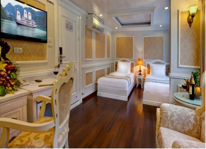 Халонг: Signature Halong Cruise