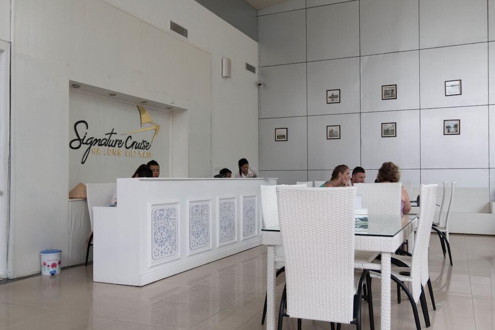 Халонг: Signature Halong Cruise