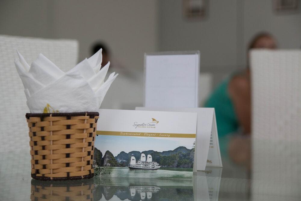 Халонг: Signature Halong Cruise